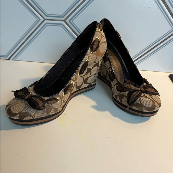 Coach adorable round toe logo monogram wedges with bows NOS without tags size 8 - Picture 1 of 13